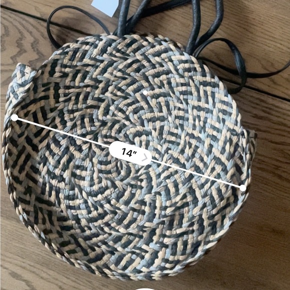 NWT Round Straw Bag - Picture 8 of 10